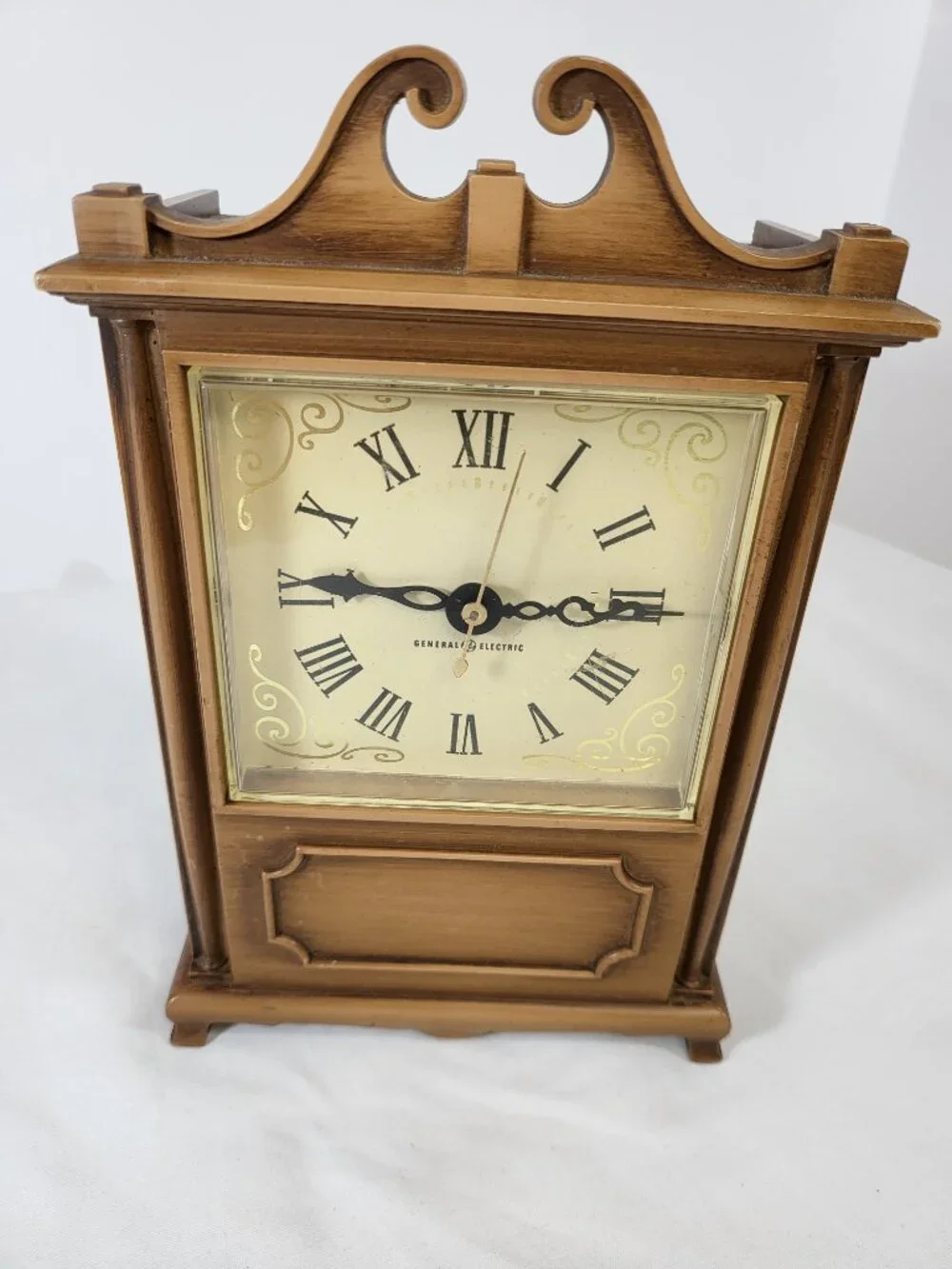 Vintage GE General Electric Wooden Mantel Clock, Roman Numerals, Model 8101